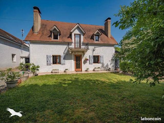 Maison 10 pièces 327 m²
