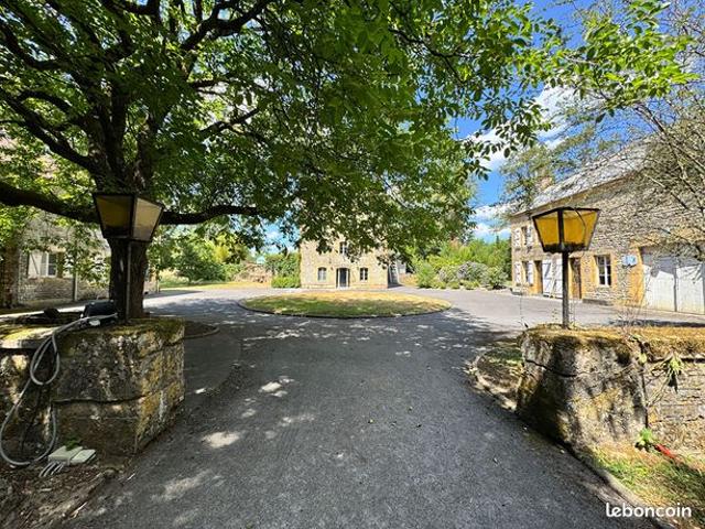 Maison 10 pièces 327 m²