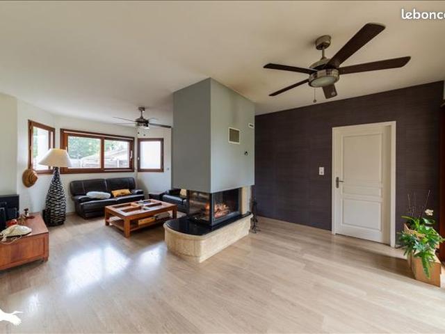 Maison 10 pièces 324 m²