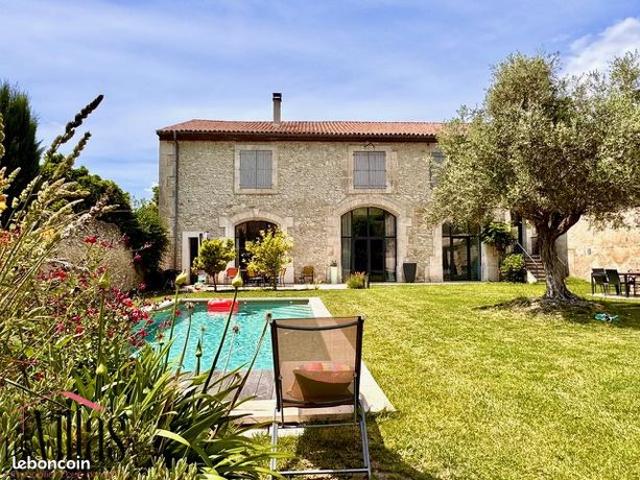 Maison 10 pièces 325 m²