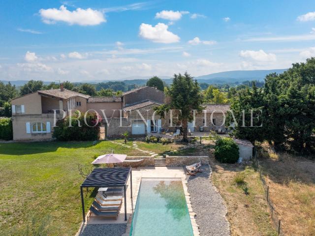 Maison 10 pièces 325 m²