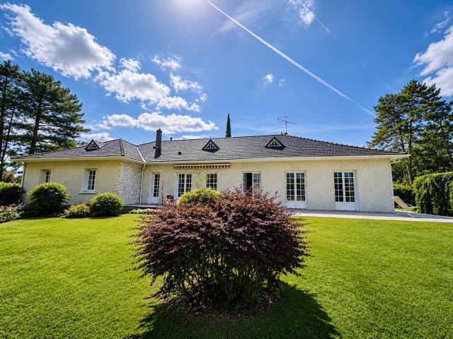 Maison 10 pièces 325 m²