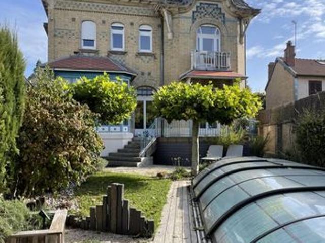 Maison 10 pièces 325 m²