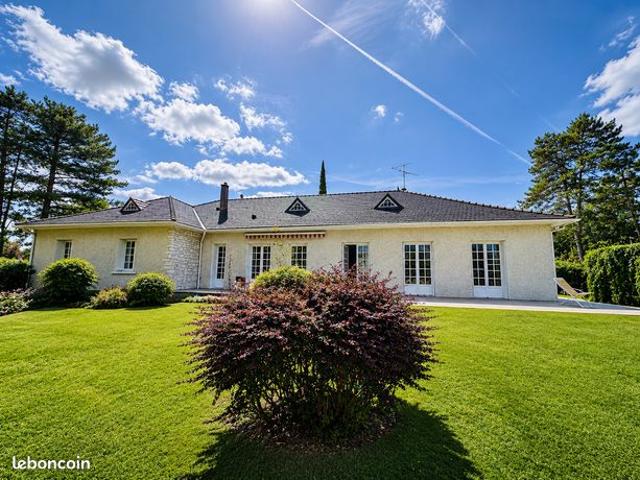 Maison 10 pièces 325 m²