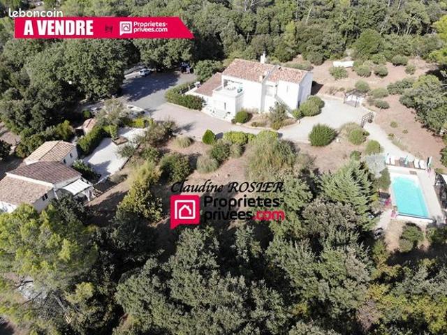 Maison 10 pièces 326 m²