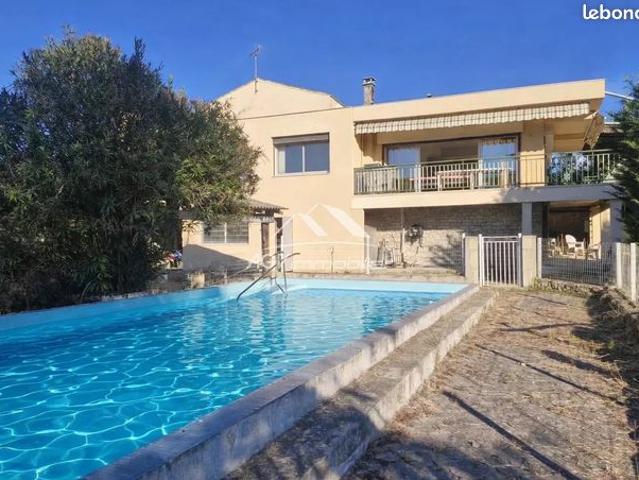 Maison 10 pièces 328 m²