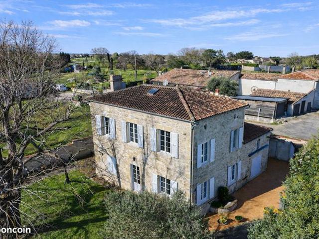 Maison 10 pièces 328 m²
