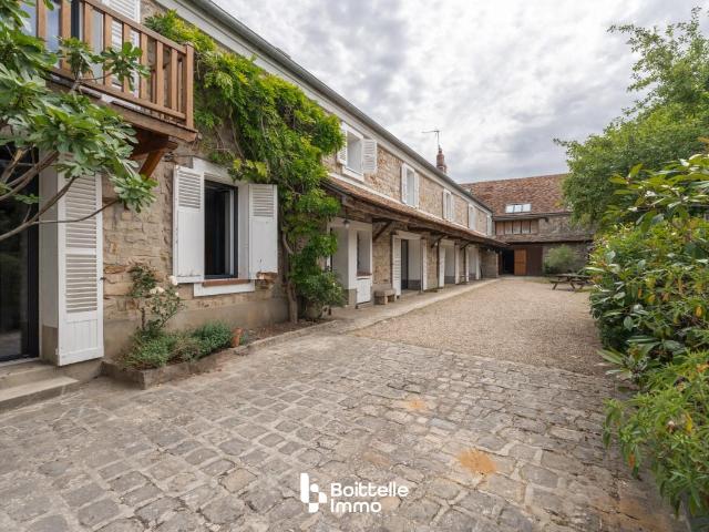 Maison 10 pièces 329 m²