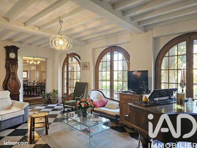 Maison 10 pièces 329 m²