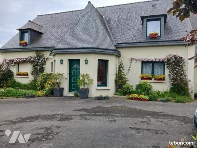 Maison 10 pièces 329 m²