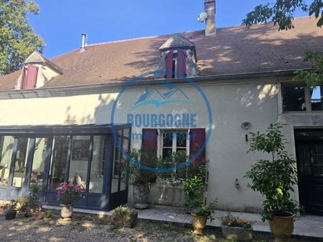 Maison 10 pièces 330 m²