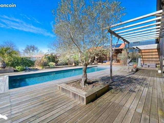 Maison 10 pièces 330 m²