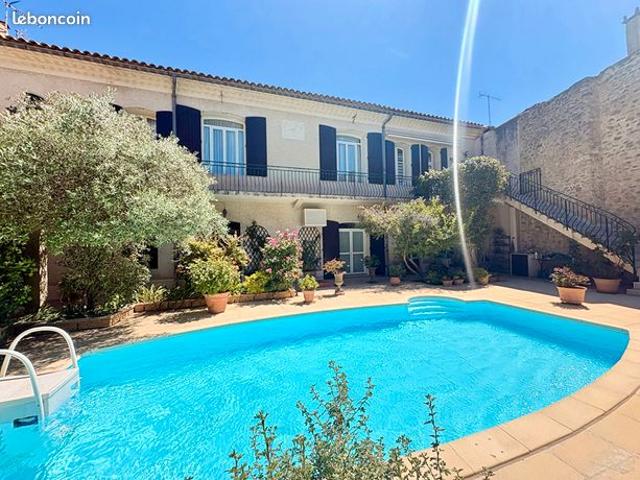 Maison 10 pièces 305 m²