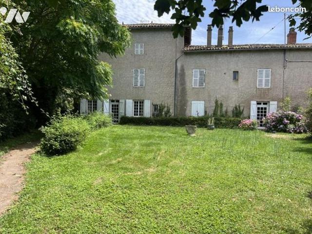 Maison 10 pièces 330 m²