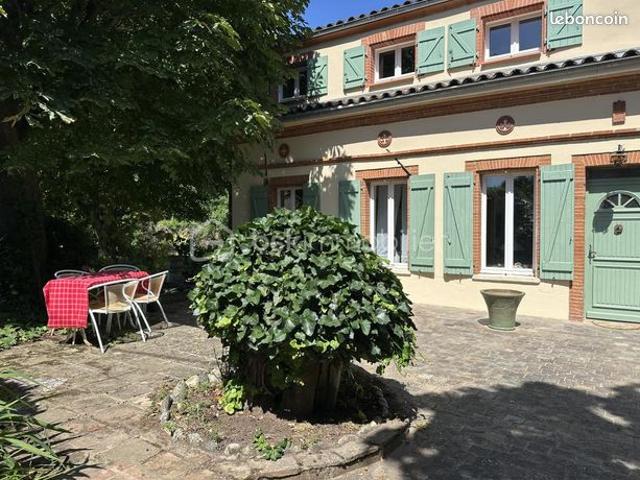 Maison 10 pièces 330 m²