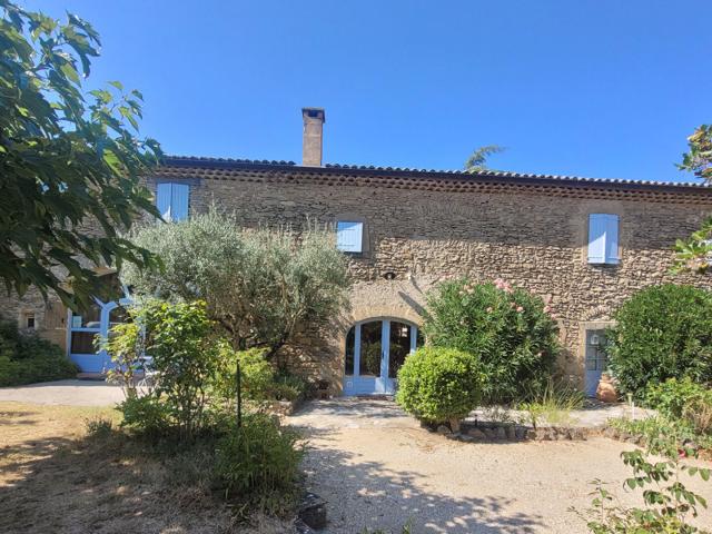 Maison 10 pièces 330 m²