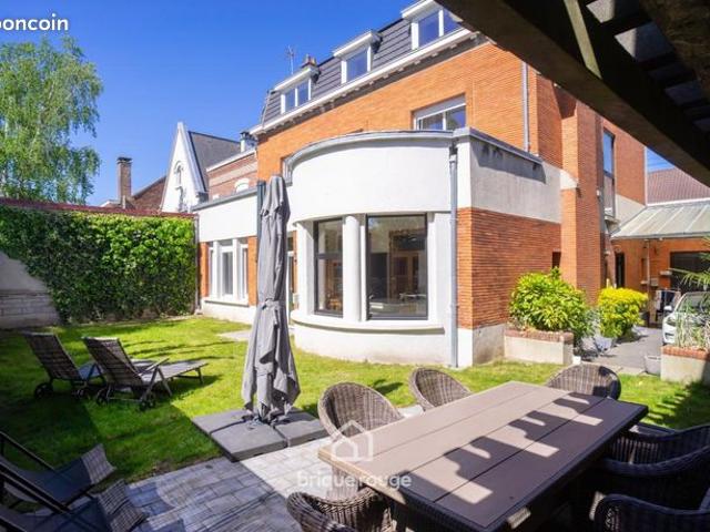 Maison 10 pièces 330 m²
