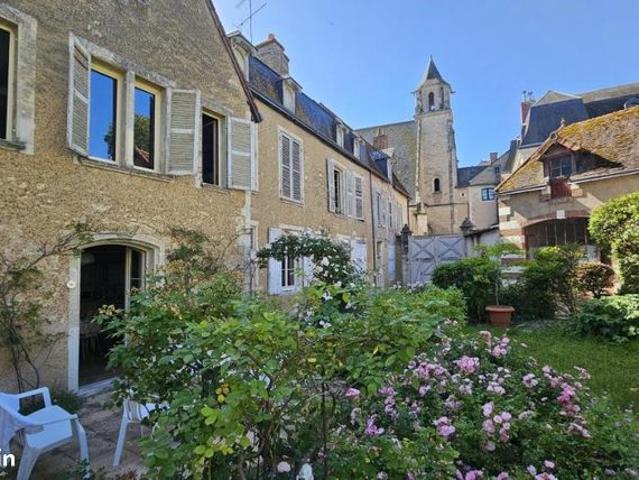 Maison 10 pièces 330 m²