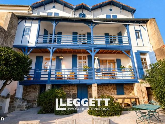 Maison 10 pièces 330 m²