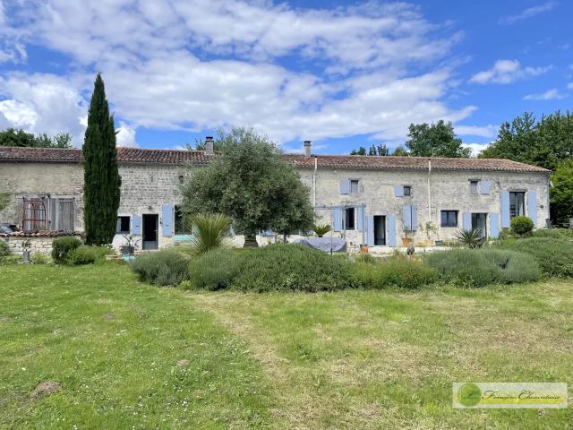 Maison 10 pièces 330 m²