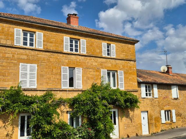 Maison 10 pièces 330 m²