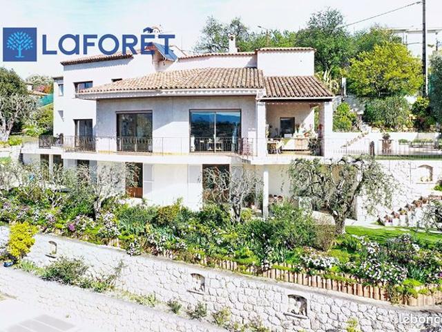 Maison 10 pièces 330 m²