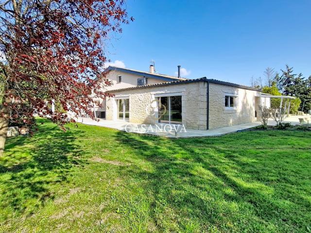 Maison 10 pièces 331 m²