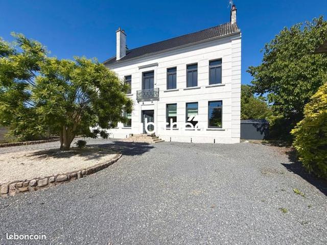 Maison 10 pièces 331 m²