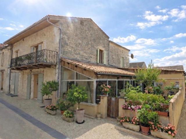 Maison 10 pièces 331 m²