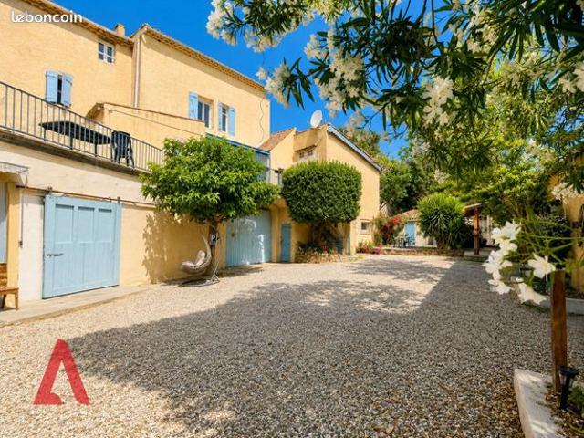 Maison 10 pièces 332 m²