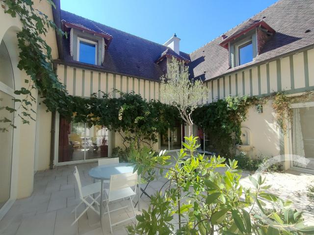 Maison 10 pièces 337 m²