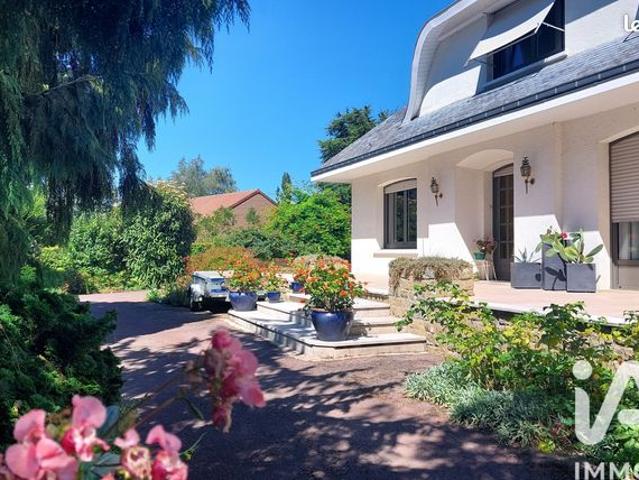 Maison 10 pièces 337 m²