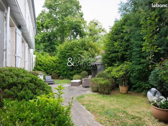 Maison 10 pièces 337 m²
