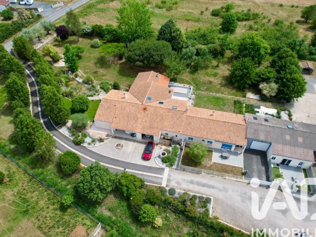 Maison 10 pièces 337 m²