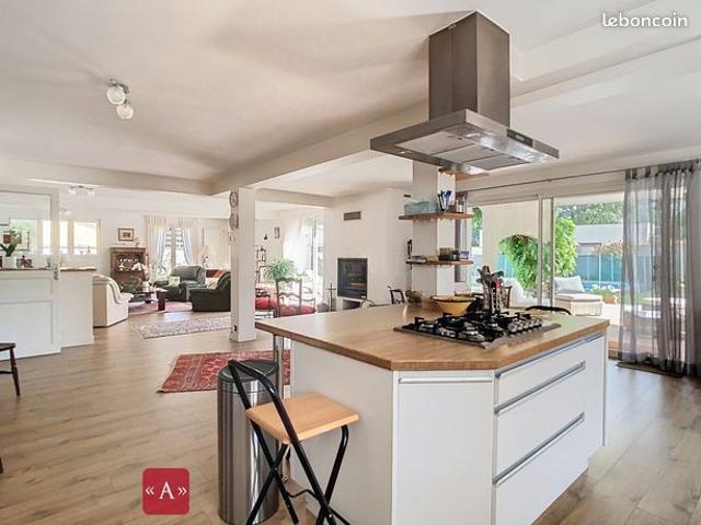 Maison 10 pièces 337 m²
