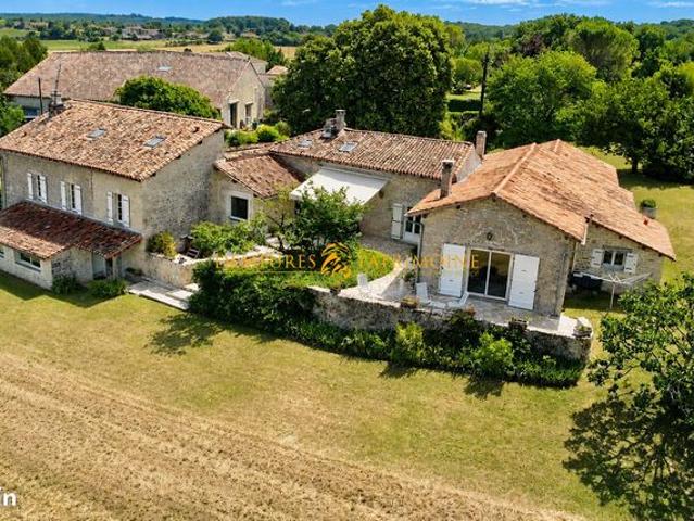 Maison 10 pièces 334 m²