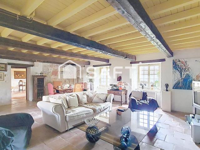 Maison 10 pièces 334 m²