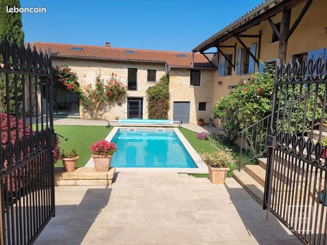 Maison 10 pièces 335 m²