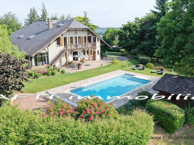 Maison 10 pièces 335 m²