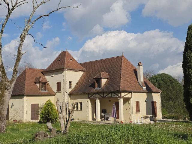 Maison 10 pièces 336 m²