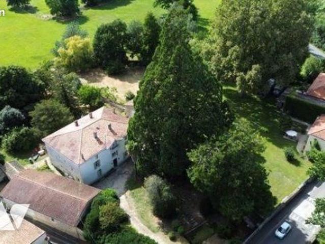 Maison 10 pièces 338 m²