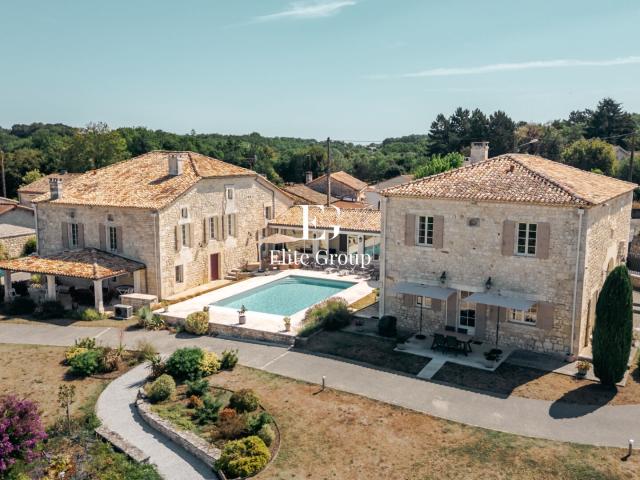 Maison 10 pièces 443 m²