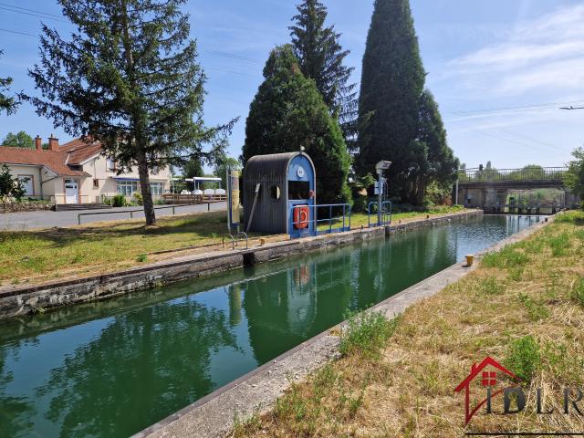 Maison 10 pièces 440 m²
