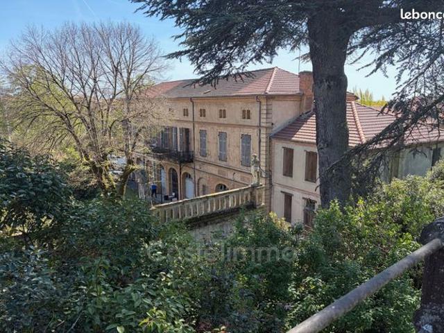 Maison 10 pièces 450 m²
