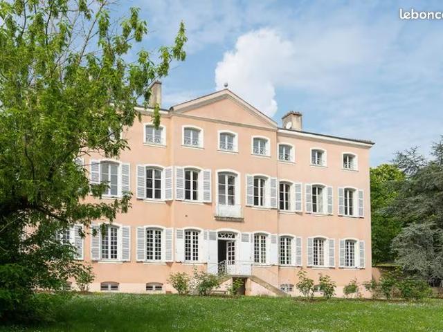 Maison 10 pièces 450 m²
