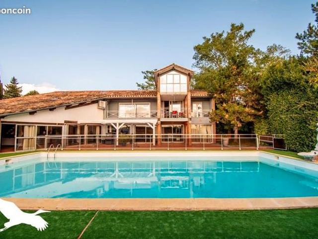 Maison 10 pièces 450 m²