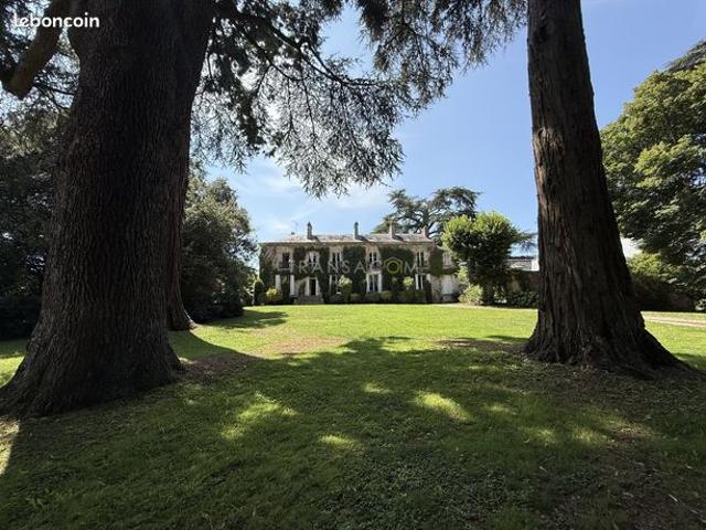 Maison 10 pièces 463 m²