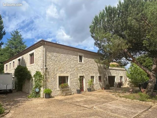 Maison 10 pièces 467 m²