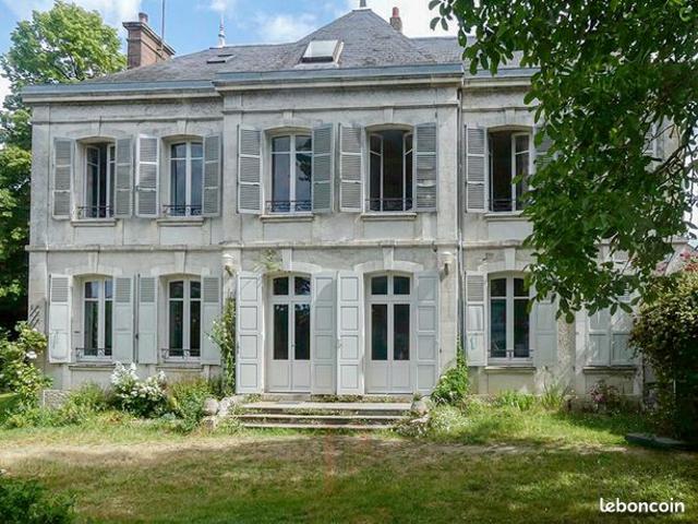 Maison 10 pièces 466 m²