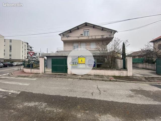Maison 10 pièces 470 m²